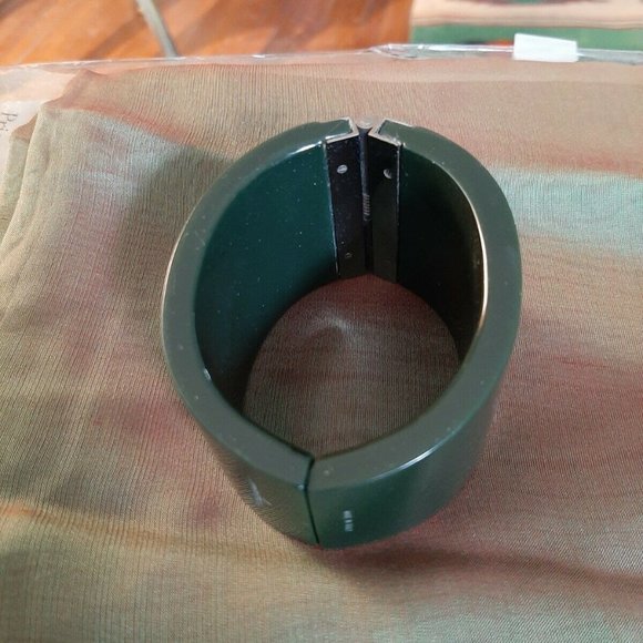 Vintage signed Ferragamo drk GREEN plastic hinged cuff bracelet 1 3/4" wide RARE - Picture 4 of 4
